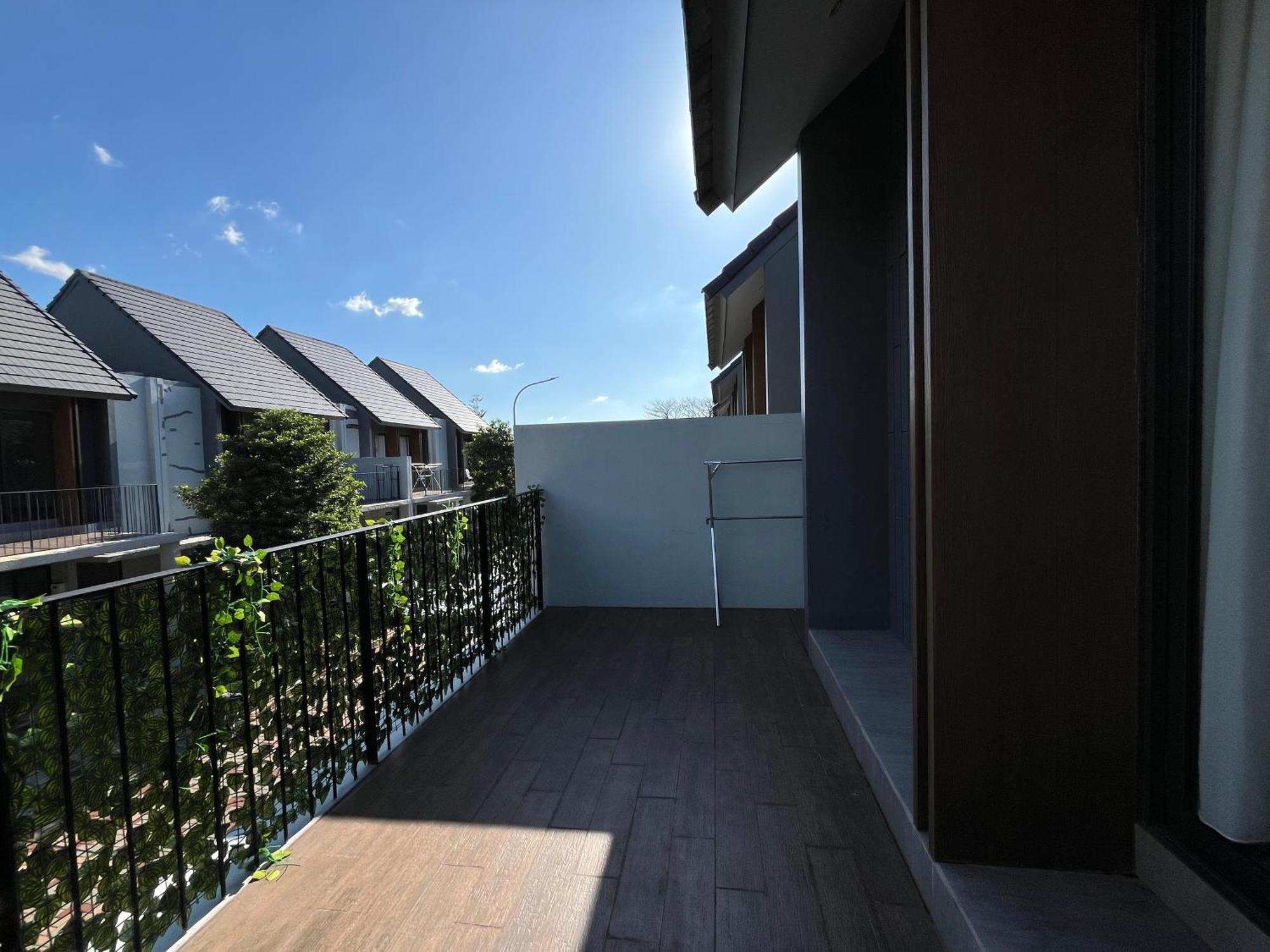 2 Floor Cozy House In Wisteria Jakarta Garden City Exterior photo