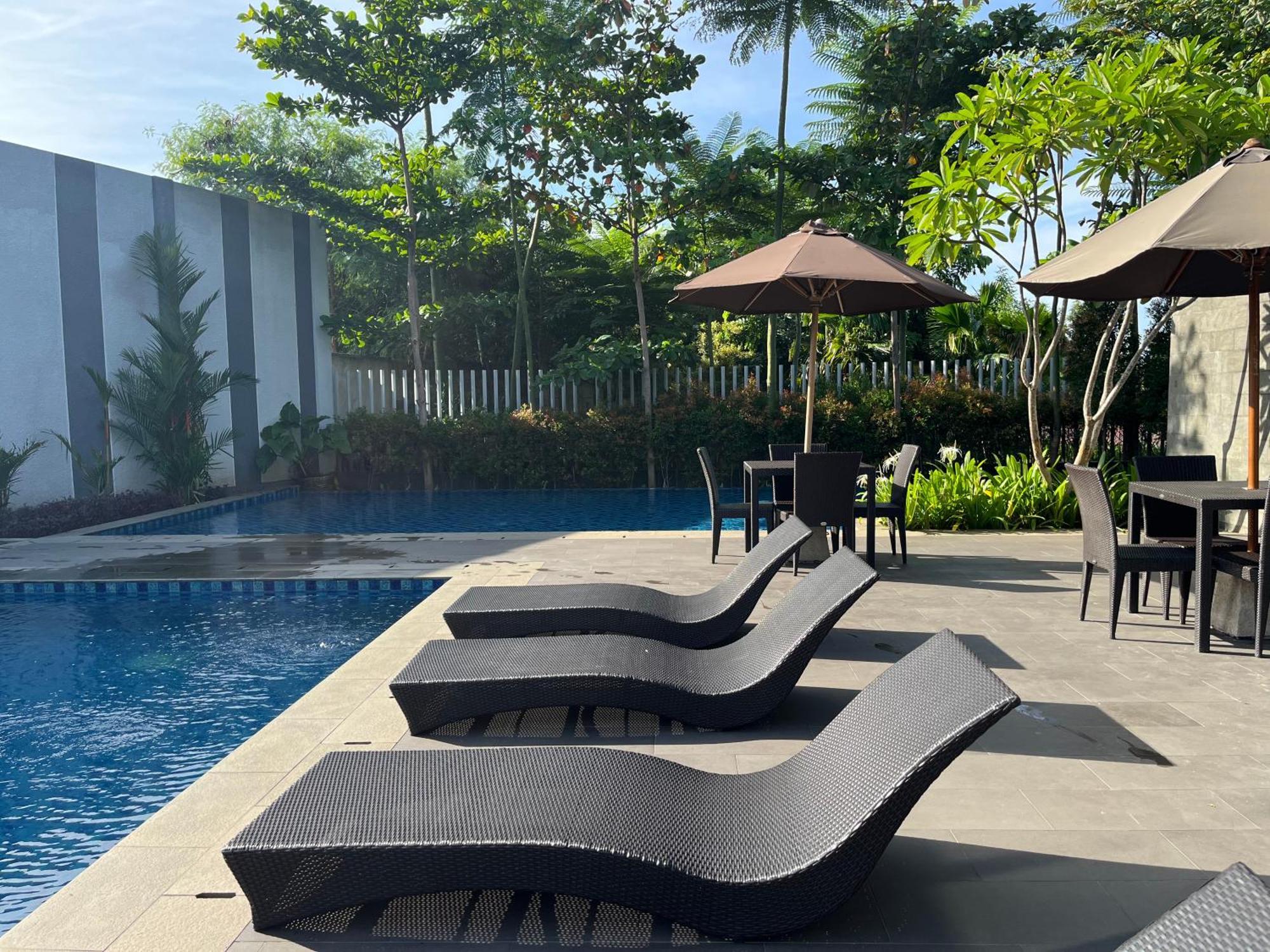 2 Floor Cozy House In Wisteria Jakarta Garden City Exterior photo